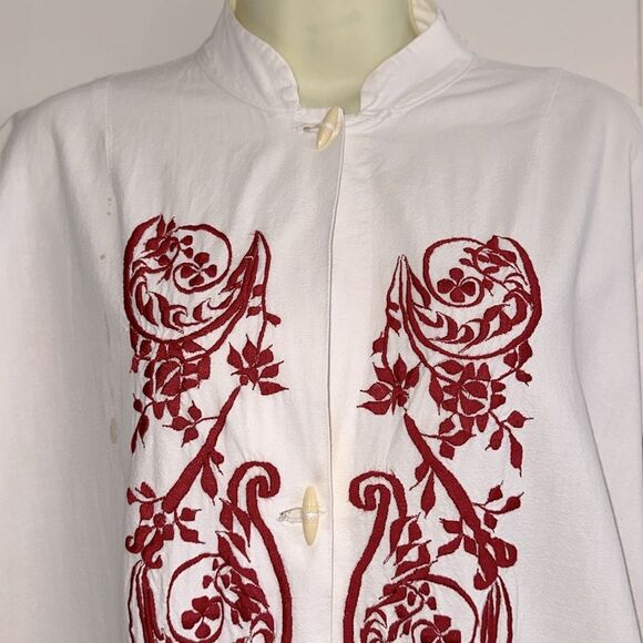 Vintage 60s Asian Inspired White Cotton Robe or House Coat with Red Embroidery - Picture 3 of 8